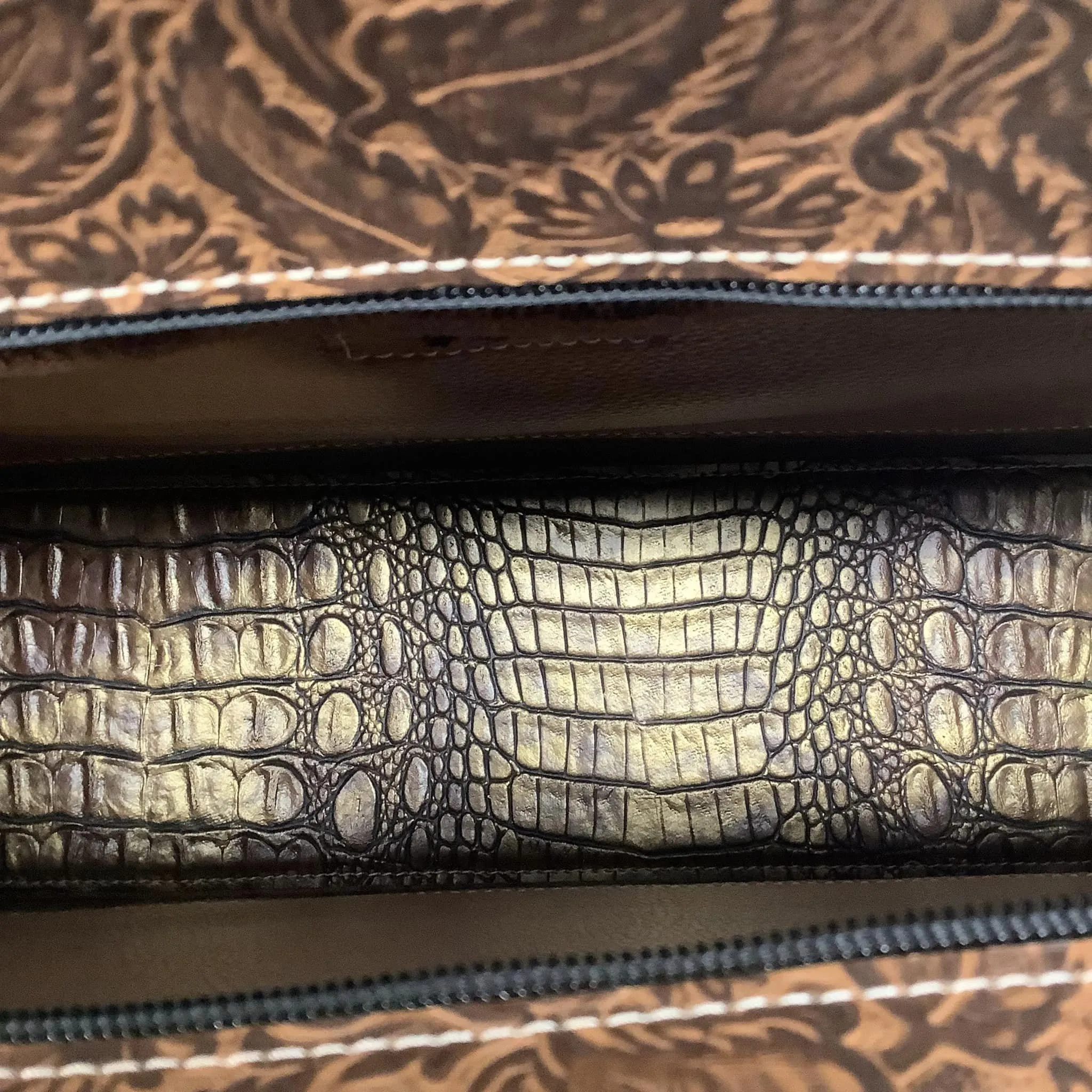 Get Outta Town Hybrid Tote #51543