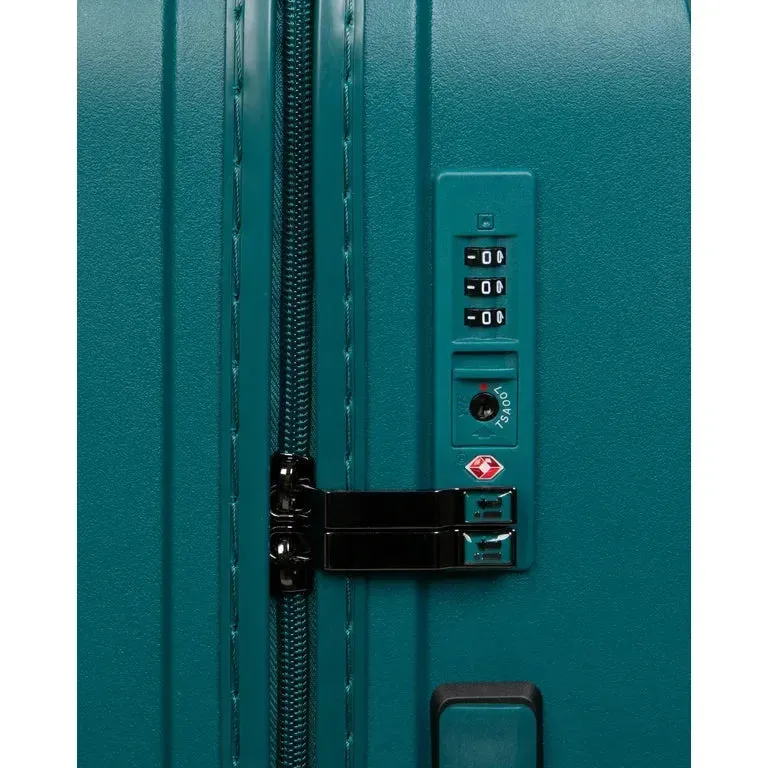 it luggage Influential Hardside Spinner