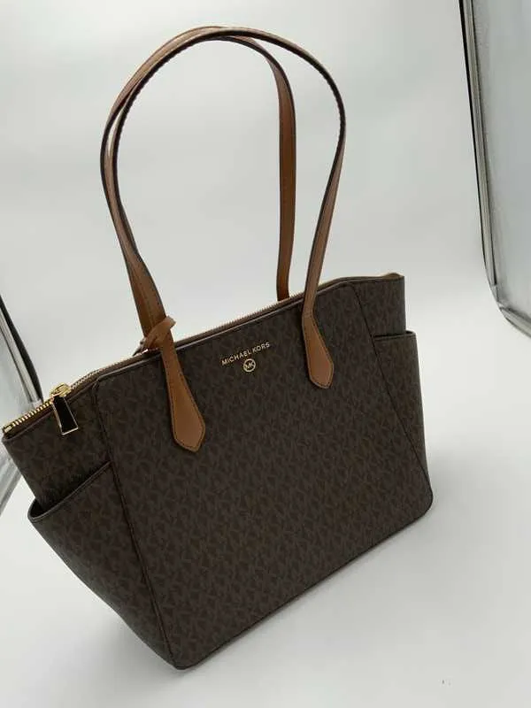 Marilyn Medium Logo Tote Bag