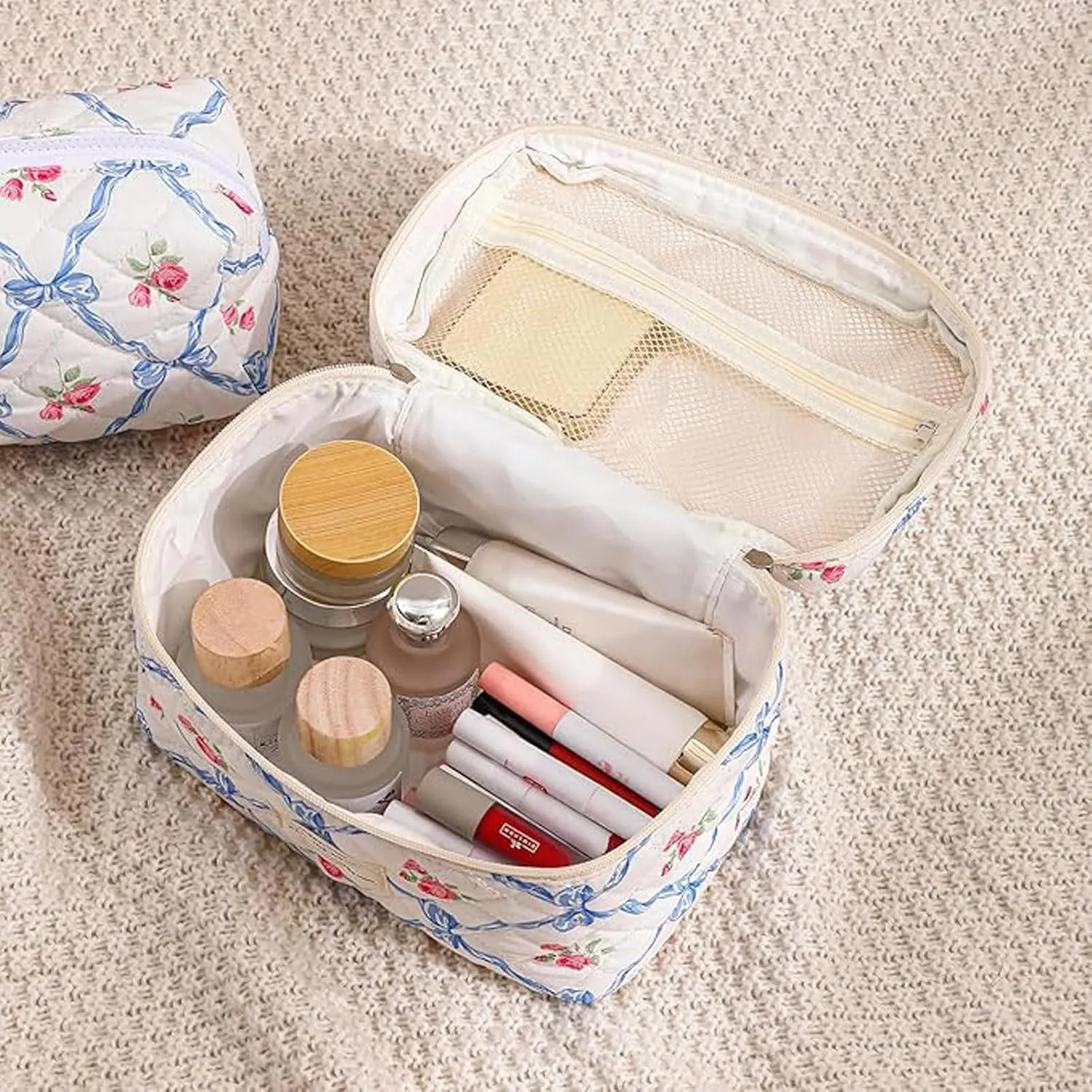 Quilted Makeup Bag Large Capacity Cute Cosmetic Bags for Women Floral Coquette Aesthetic Travel Toiletry Make Up Organizer Bag