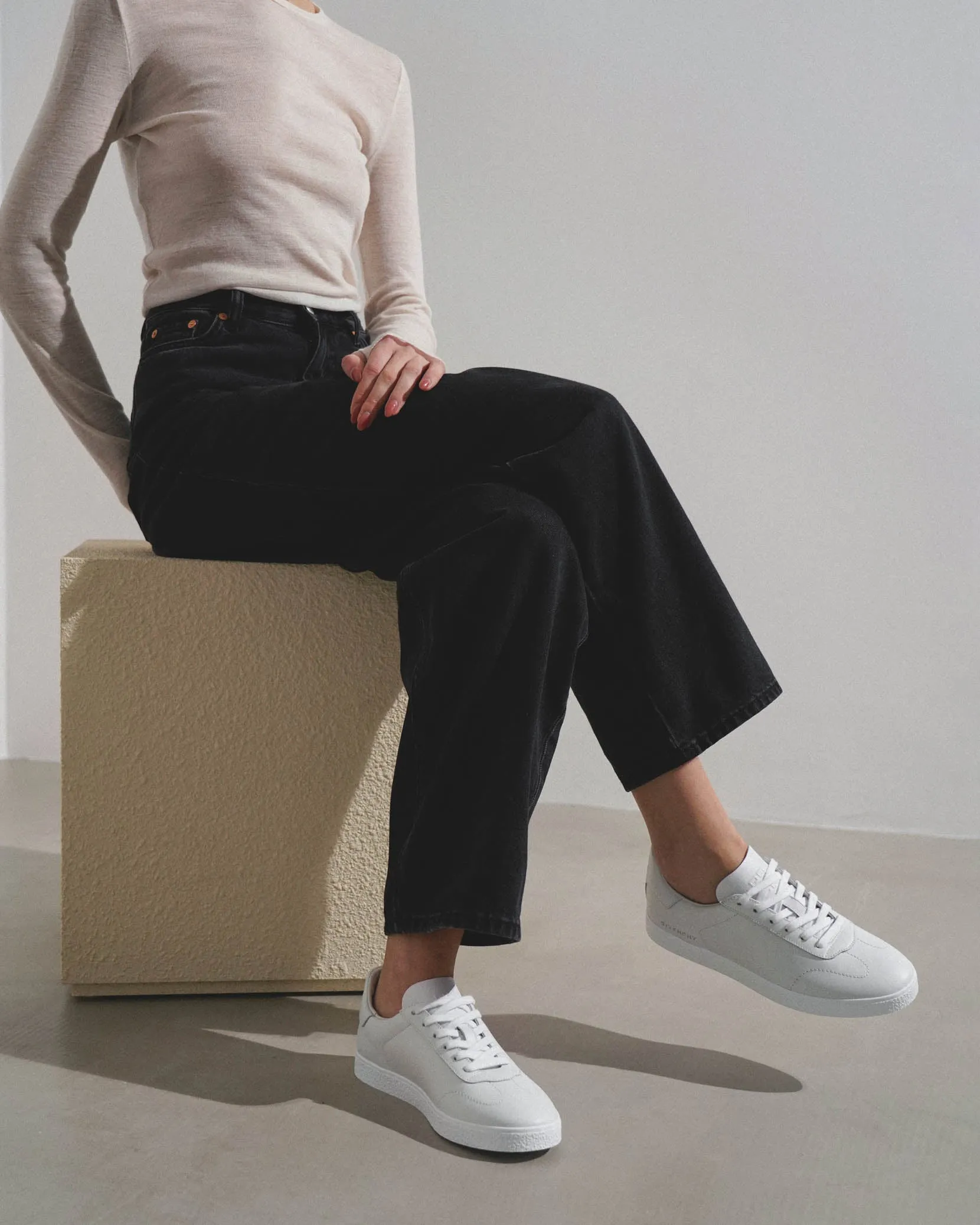 Town low-top white sneakers