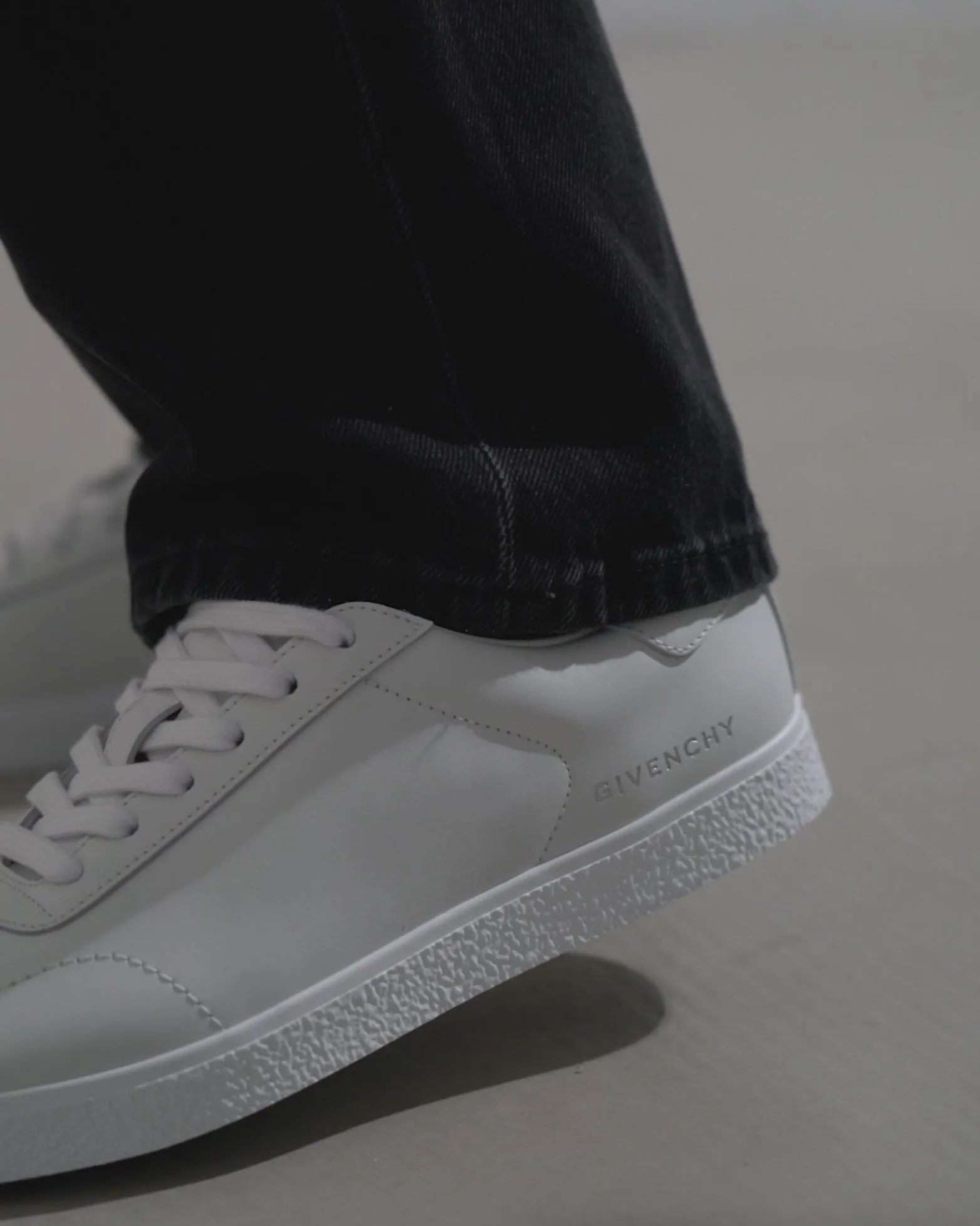 Town low-top white sneakers