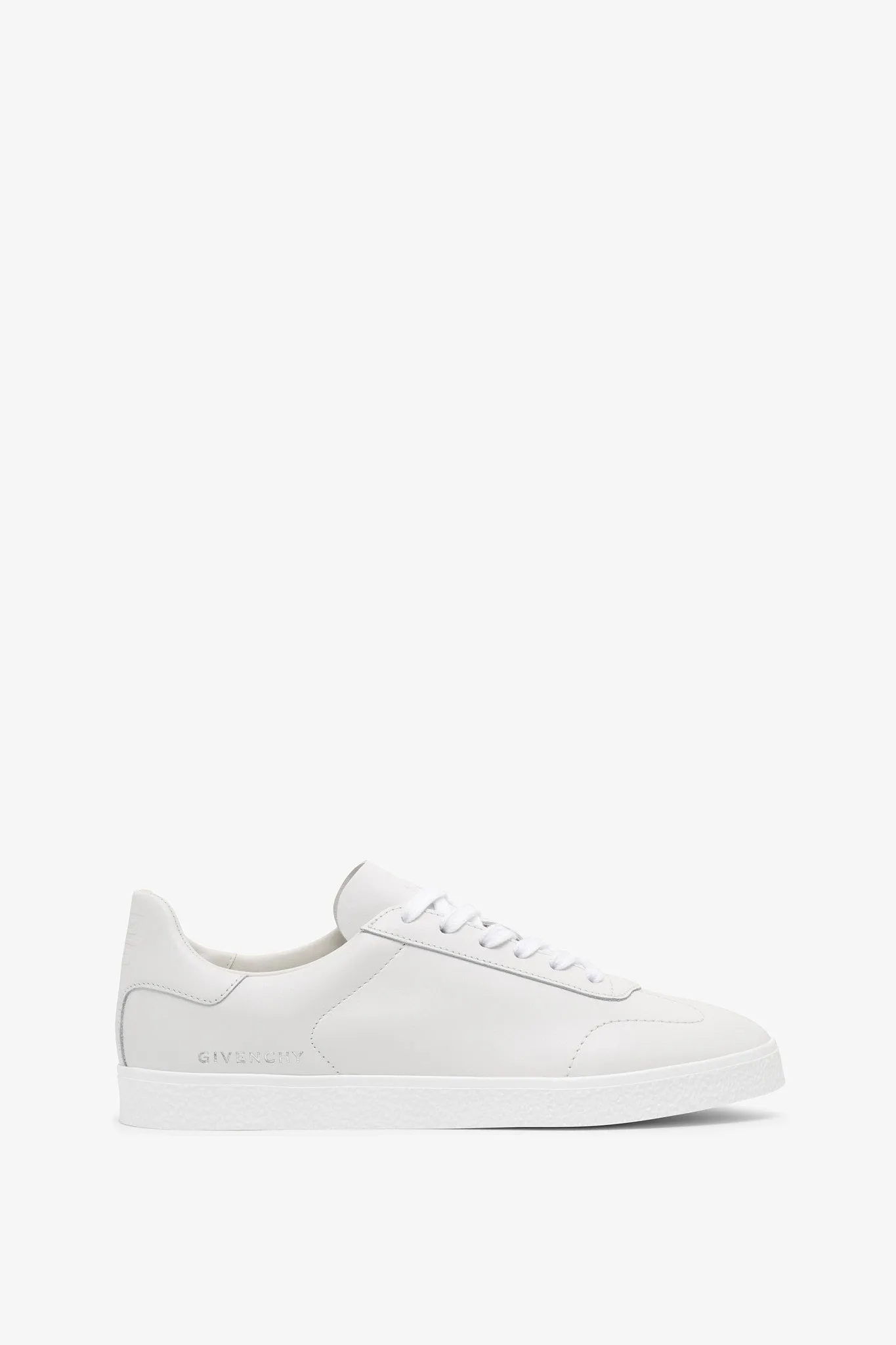 Town low-top white sneakers