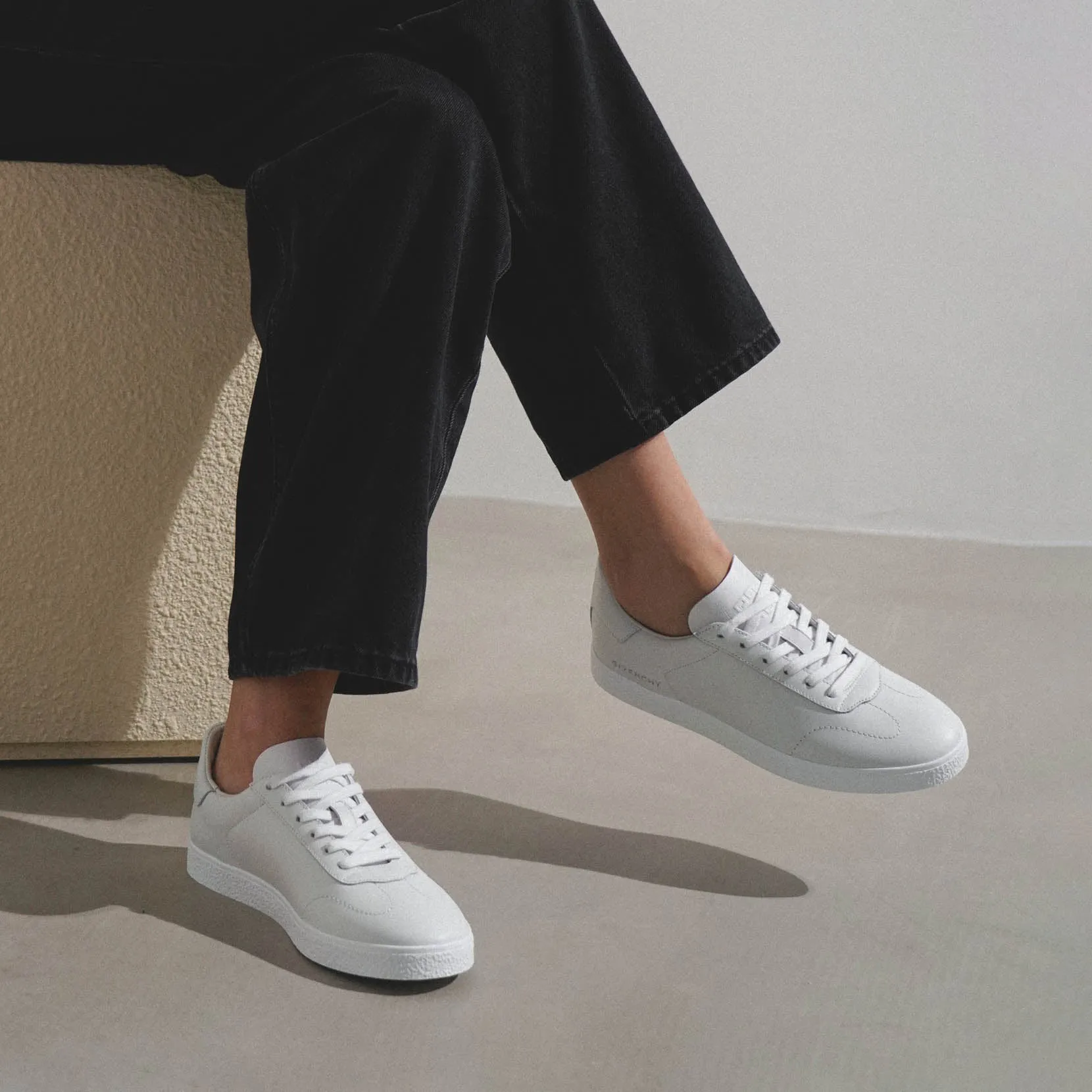 Town low-top white sneakers