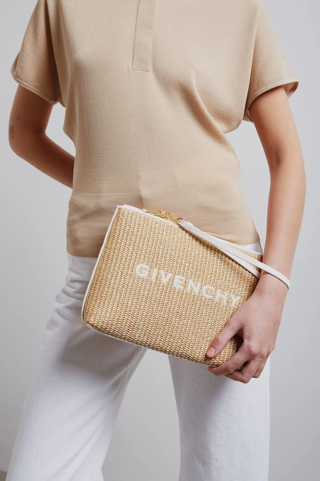 Travel raffia pouch